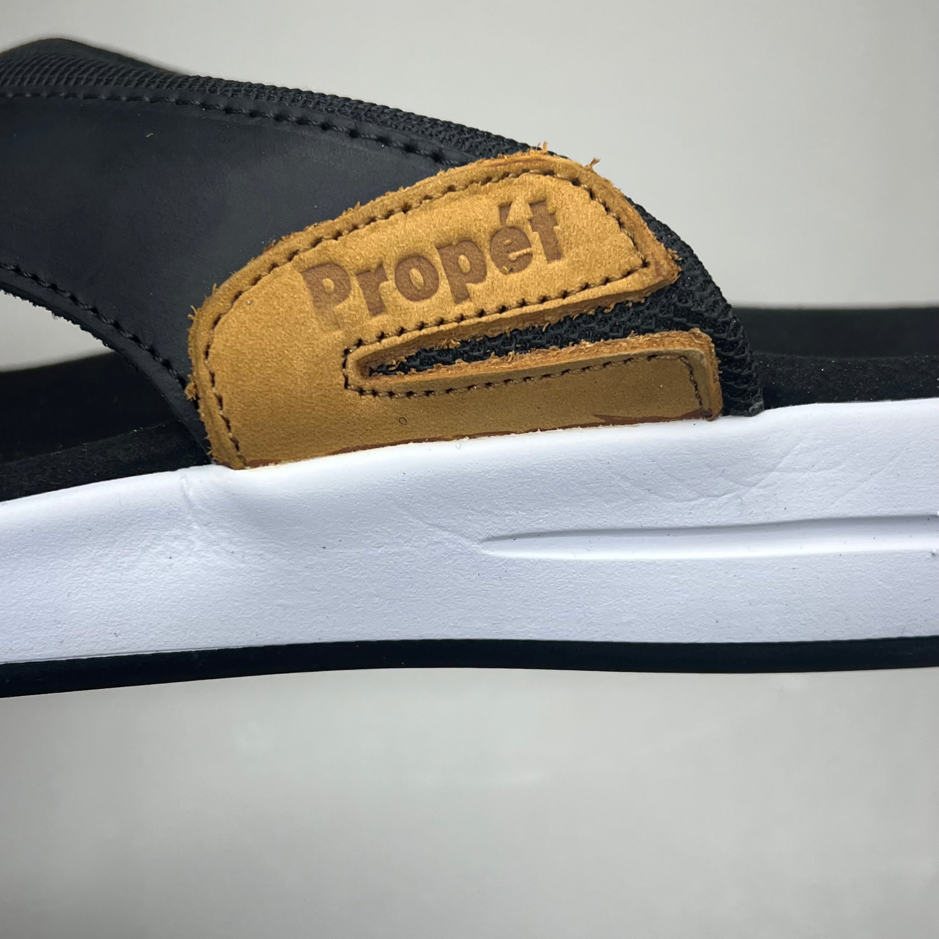 PROPET Easton Cushion Flip Flop Sandal Leather Men's Sz 8.5 M(D) Black MSV011P