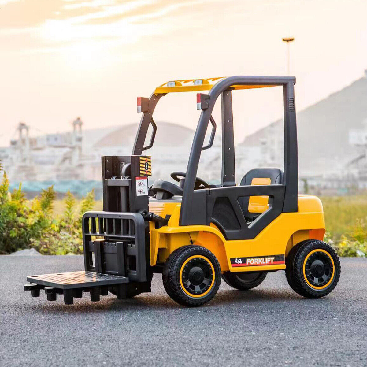 Electric Forklift Toy Car with 3 Speeds, Lifting Rod, and Remote Control for Kids