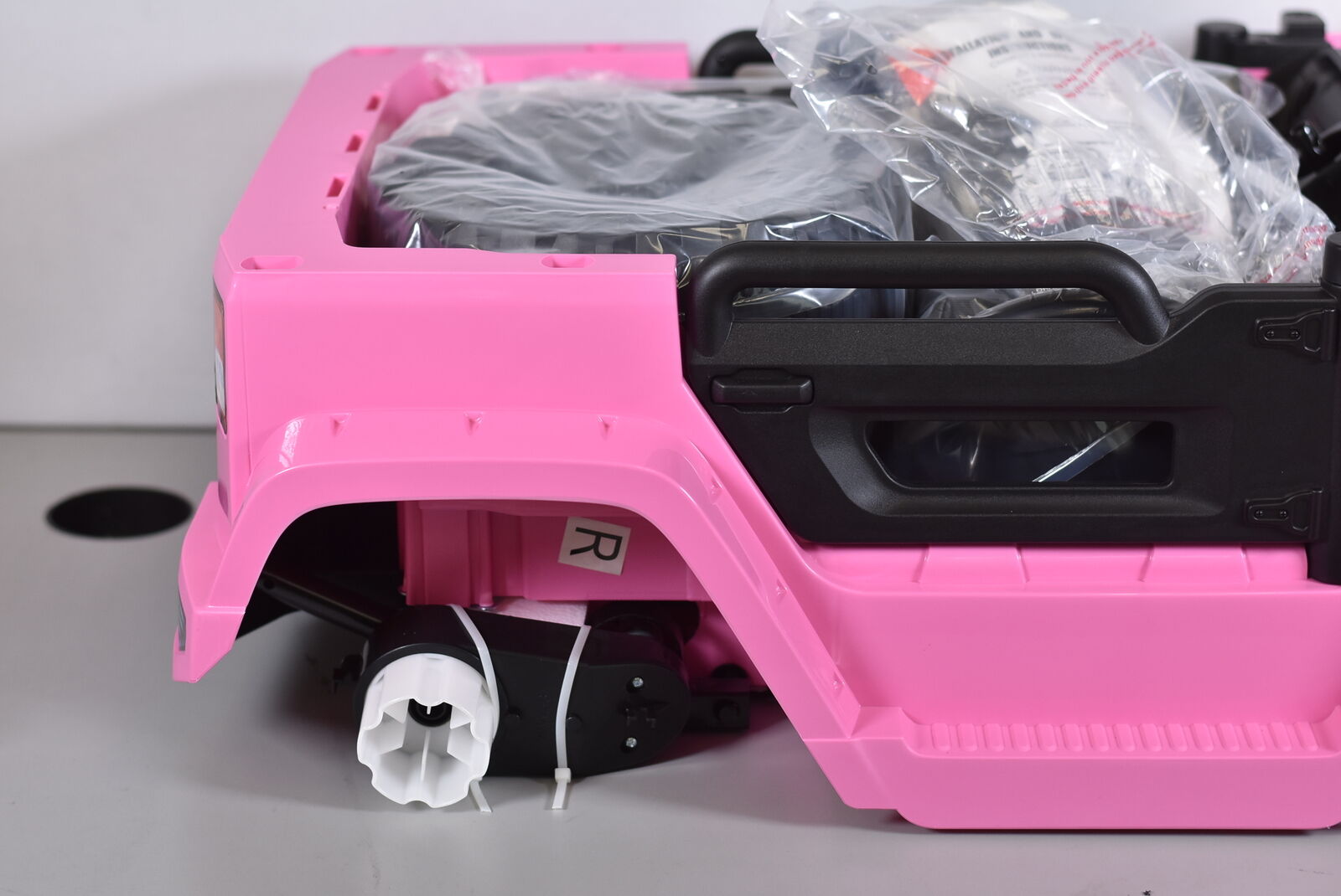 LEADZM LZ-922 Electric Car with Dual Drive and 2.4G Remote Control in Pink