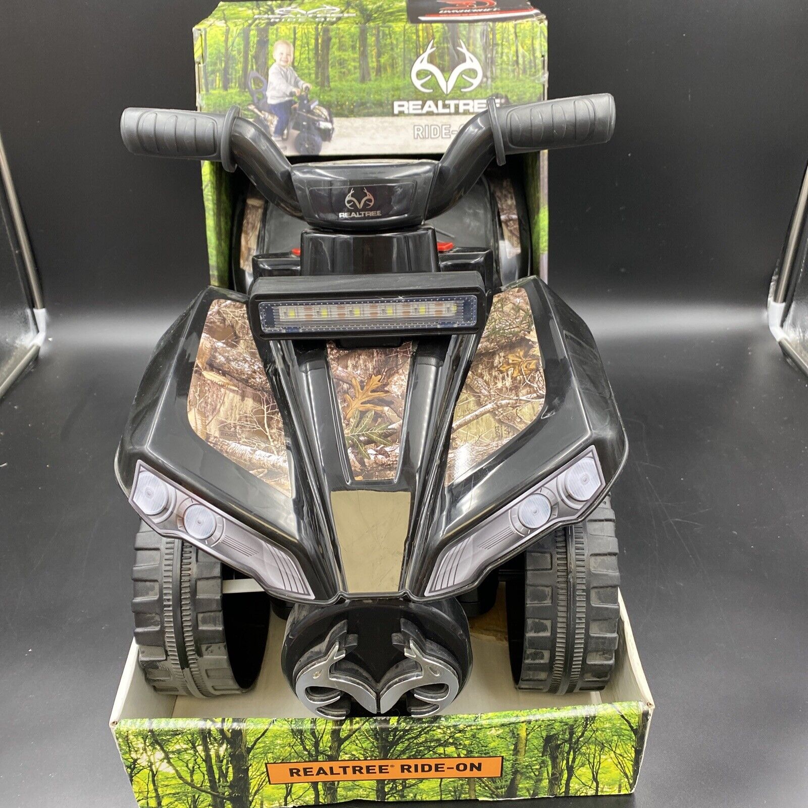 Realtree Boys Scooter Ride-On Toy with Light Bar and Animal Sounds