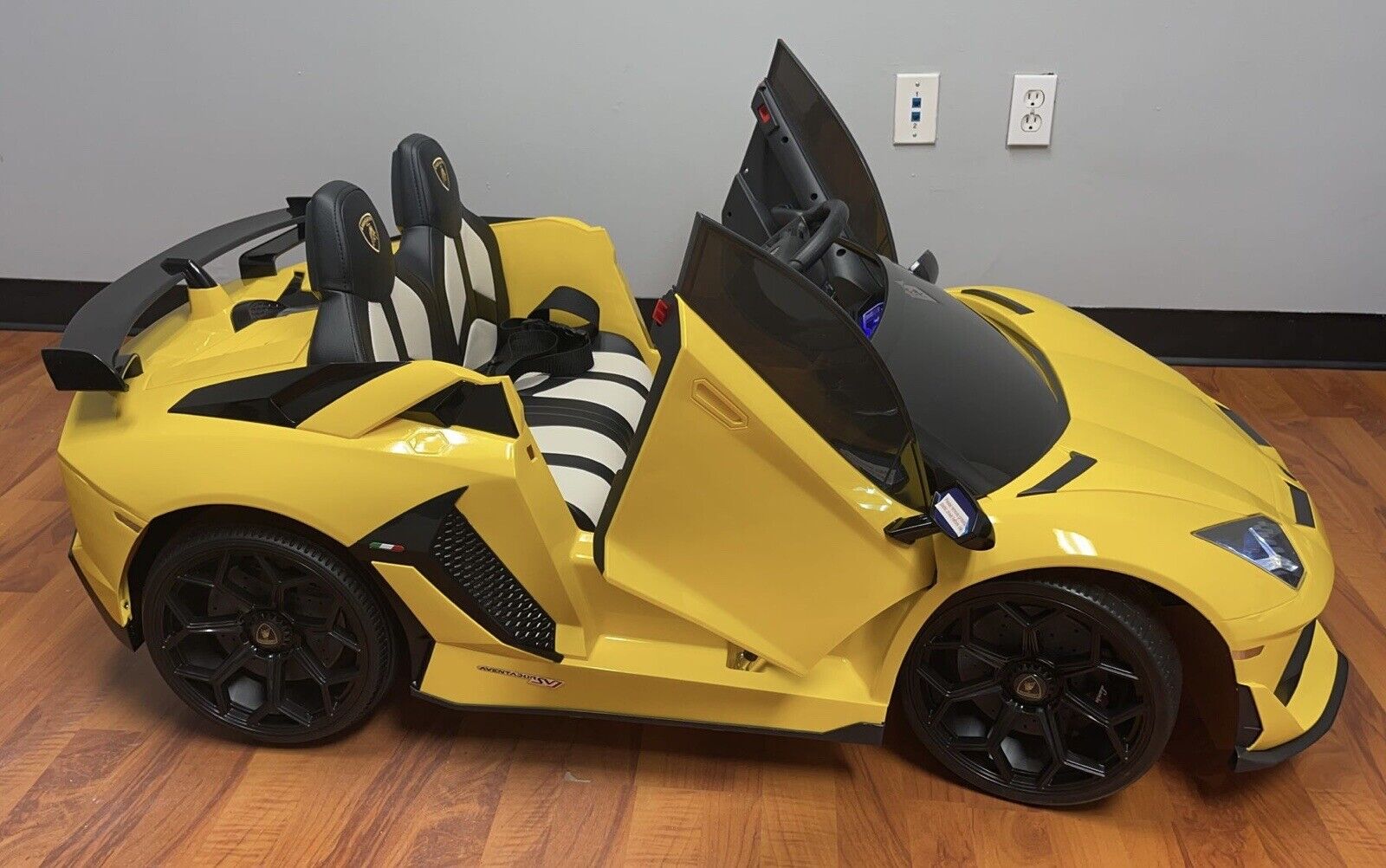 24v Two Seater Children's Electric Car with Remote Control