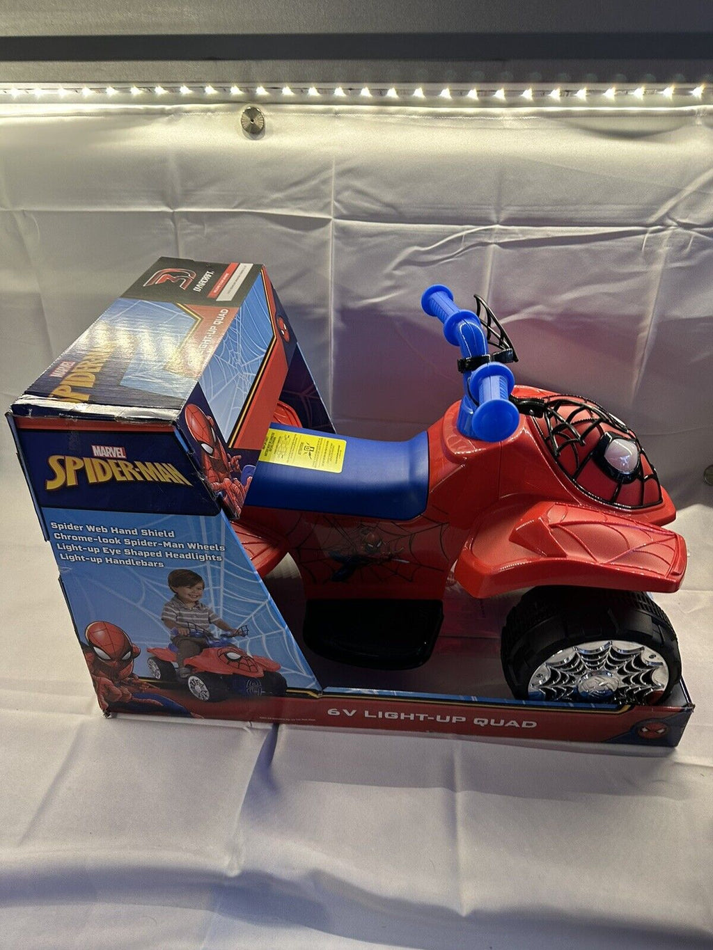 Spider-Man 6V Ride On with Light Up Handle Bars - Brand New in Box!